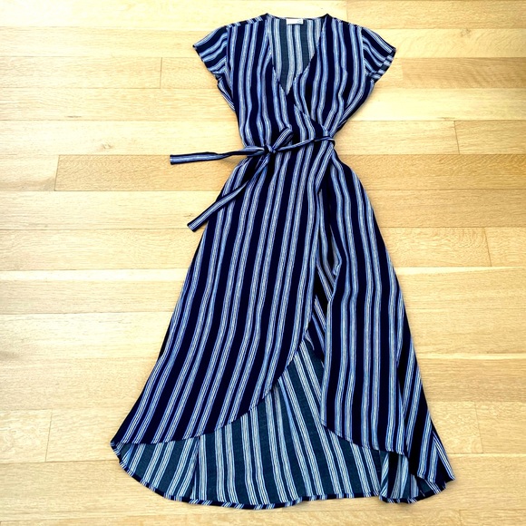 Wilfred Dresses & Skirts - Wilfred Free Jessa Wrap Dress